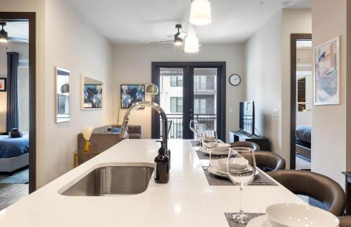 Modern Comfort North Austin with Balcony and Workspace - Foto 10