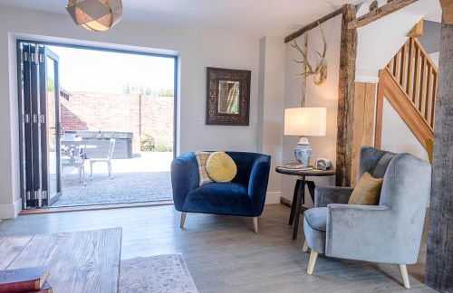 Chapel Cottage at Pond Hall Farm, Stunnning Property with Private Hot Tub, Hadleigh - Foto 8