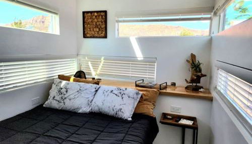 Designer Modern Tiny Home w All of The Amenities - Foto 4