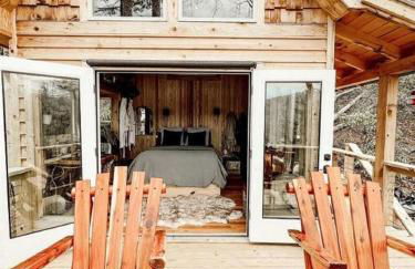 Stunning Pet-Friendly Treehouse for Relaxing Glamping Retreats in North Carolina - Foto 73