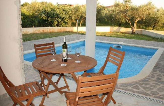 Holiday Home in Novigrad With Private Pool - Foto 12