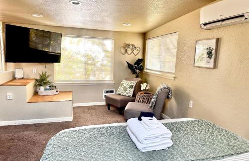 Near Downtown- Kitchen-washerdryer-parking - Foto 15