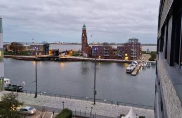 Homey Apartments Harbor Suite - Parking Two Bathrooms Netflix Sea view - Photo 18