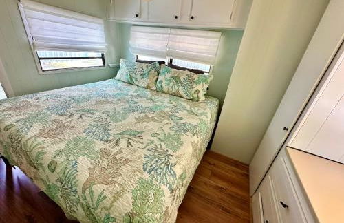 Aquahouse is an Adorable 1 Bed 1 Bath Beach Bungalow just steps from the ocean! - Foto 6