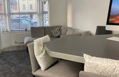 Modern 1 bedroom flat with patio garden & parking - Foto 5