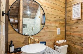 Winter Retreat in the Pines, Cozy Cabin & Fire Pit Nights - Foto 14