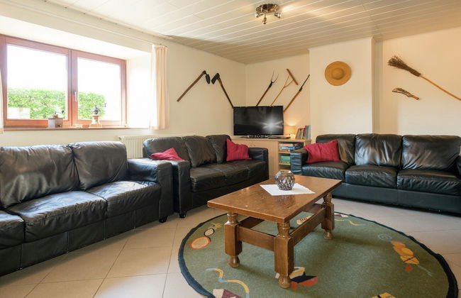 Modern Cottage With Private Garden in Waimes - Photo 11