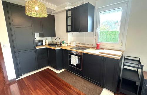 Reformado con Piscina y Jardín - Foto 9