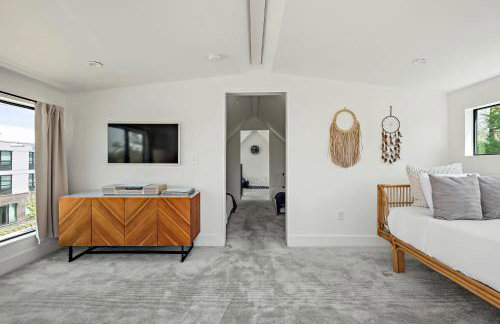 Rooftop Deck, DT City Views, Modern Eastside Oasis - Foto 24