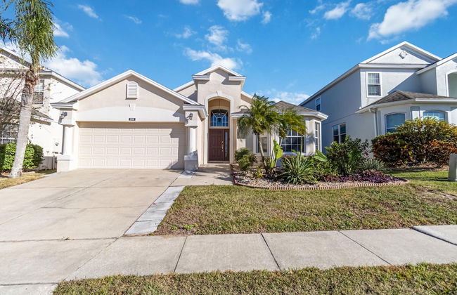 Amazing Vacation Home With Private Pool at Highland Reserve! - Photo 38