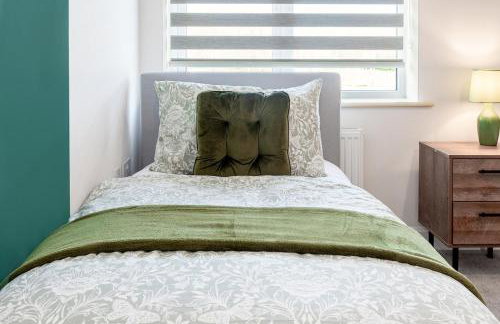 Cozy 2 Bed in Milton Keynes Free parking & WiFi - Photo 33