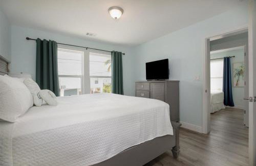 Seas the Day - Spacious Waterfront Pool Home, 50` Dock! - Foto 13