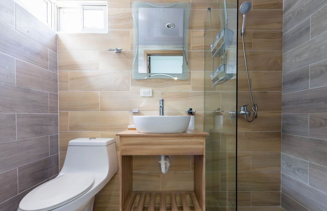 Modern Apt With free parking and AC 3brs - Foto 12