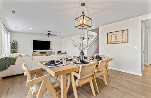 6BR Retreat with Playground Basketball & Sleeps 22 - Foto 5