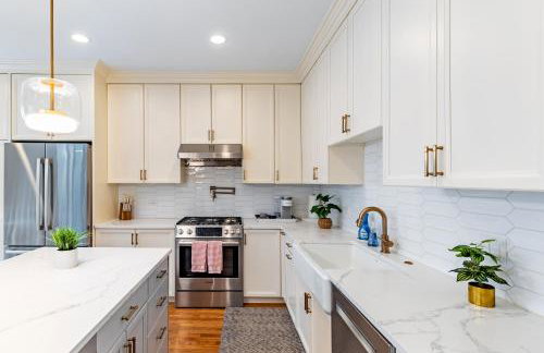 Windy City Getaway - 3BR 2BA Chicago Townhouse home - Photo 7