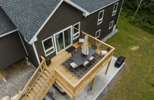 NEW! Modern Getaway - Hot Tub l Fire Pit l Pool table - Foto 40