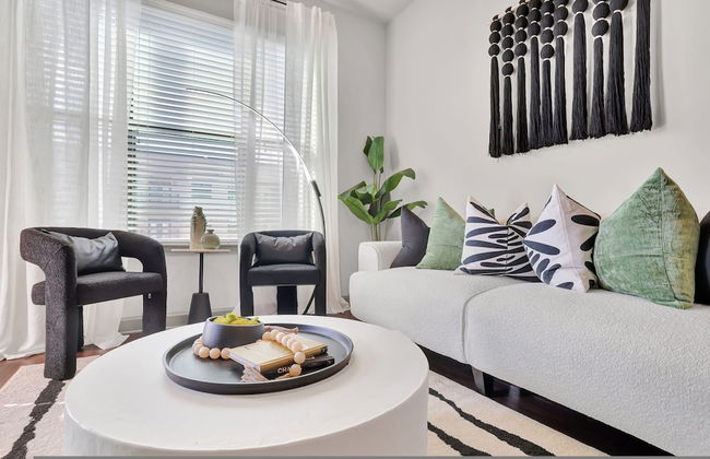 Ebony Ivory Midtown King Bed - Foto 10