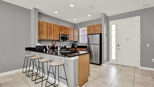 Beautiful 3 Bedroom Villa with Private Hot Tub, 10 mins to Disney! - Foto 5