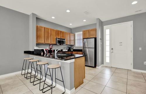 Beautiful 3 Bedroom Villa with Private Hot Tub, 10 mins to Disney! - Foto 5