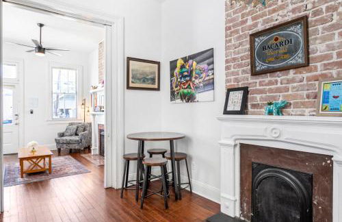 Private 2BR Condo in Uptown by Hosteeva - Foto 8