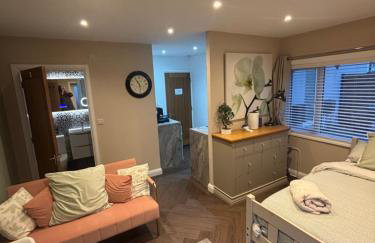 1 double bed studio with private access and parking - Photo 1