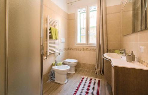 Awesome Apartment In Valnogaredo Pd - Foto 11