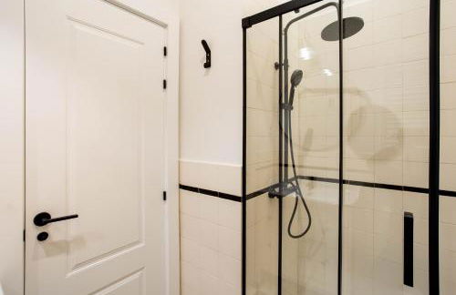 Puerta de America en Madrid - Photo 28