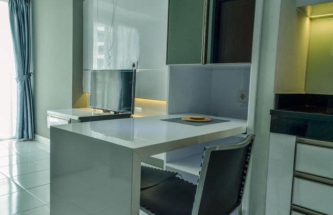 Homey and Comfy 1BR at Casa de Parco Apartment - Foto 15