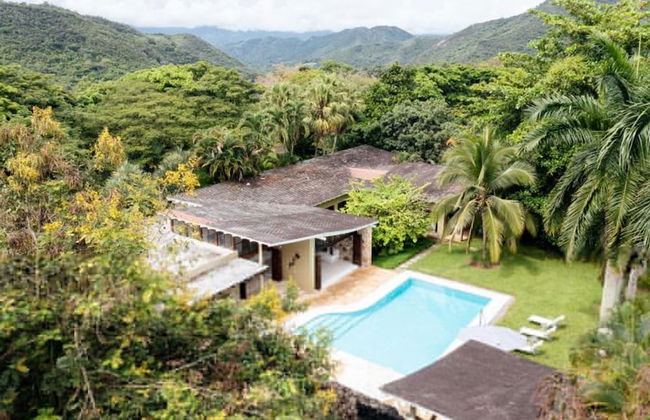 w Spacious 5BR Villa at Mesa de Yeguas - Photo 13