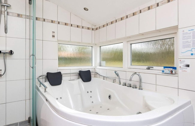 8 Person Holiday Home in Albaek - Foto 2
