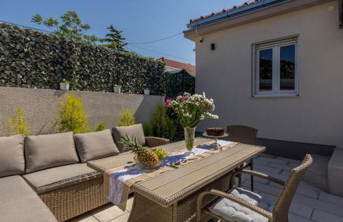 Villa KaTess with heated pool - Photo 14