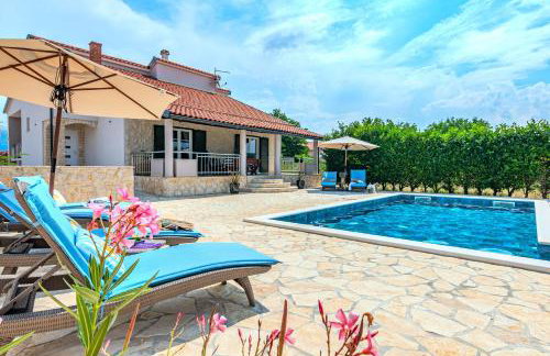 Holiday House Paula sa privatnim grijanim bazenom na mirnoj lokacija blizu mora - Foto 30