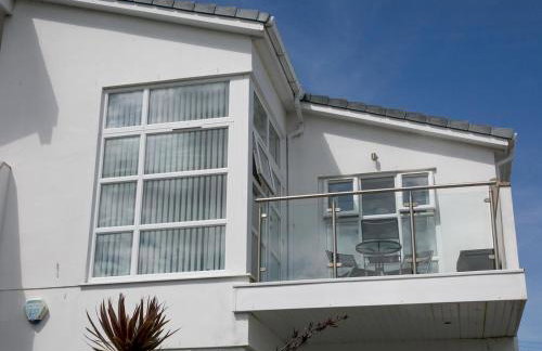 2 Bed Sea View Apartment with Balcony Parking - Pass the Keys - Foto 32