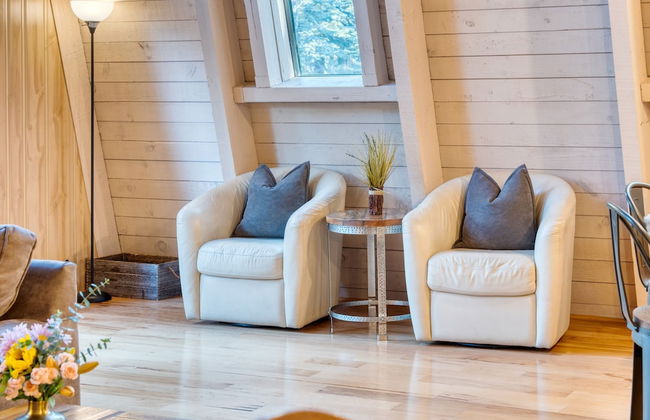 Lundy Bearden Serene Tahoe Retreat With Deck Fireplace and Forest Views - Foto 11