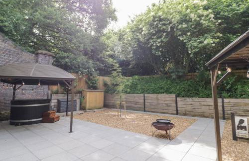 The Tunnel at Bridge Lake Farm and Fishery - Foto 22