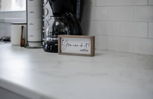 Touchdown Bungalow-Charming HOF Village Home - Foto 7