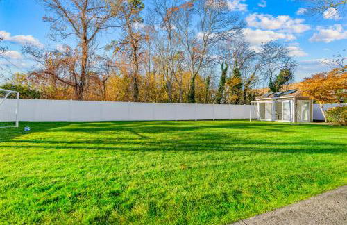 Walk to the Beach - Modern Home with FirePit and Bikes - Foto 73