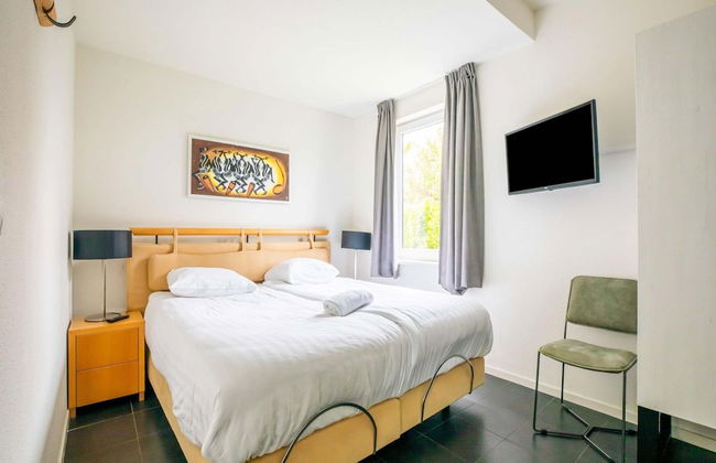 Brand new Luxury Villa on a Small-scale Park With its own Jetty - Photo 10