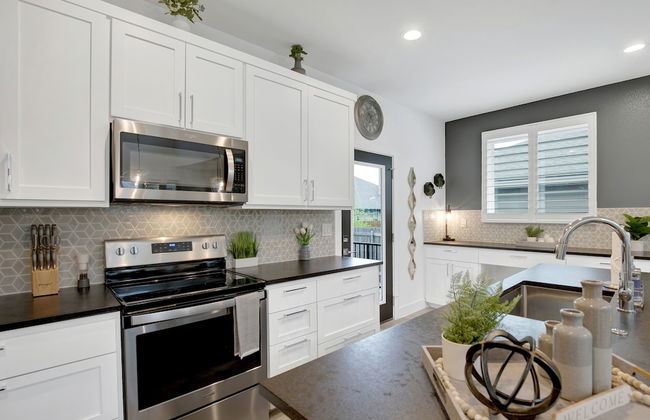 Soaring 2-level Point Venture Home on Lake Travis - Foto 15