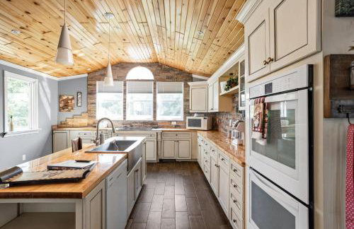 Sleeps 10, Indoor and Outdoor Theaters, Batting Cage, & Games! - Foto 11