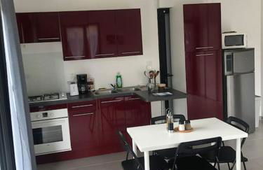 Charment logement avec parking et jardin privatif - Foto 5