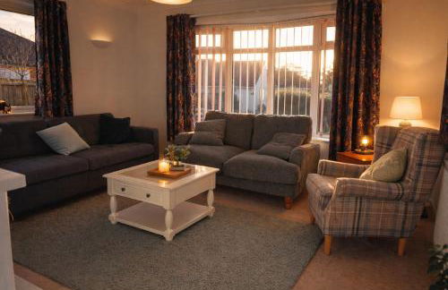 Big Group Bungalow, Sleeps 9, Perfect for Families - Photo 10