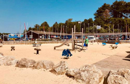 Family Seaside Retreat Private Stay at 5-Star Rockley Holiday Park Poole - Photo 43