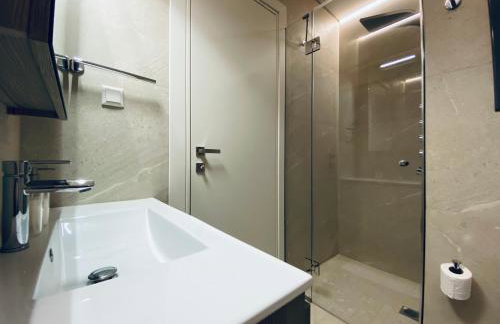 Athens Riviera 2-Bed Apt & Pool Access #Unoblu® - Photo 16