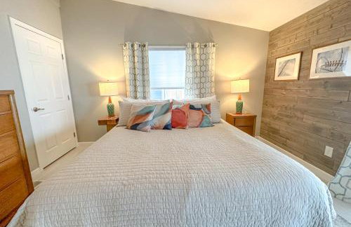 Lakefront 5 Bedroom Vacation Home - Sleeps 12! - Foto 16