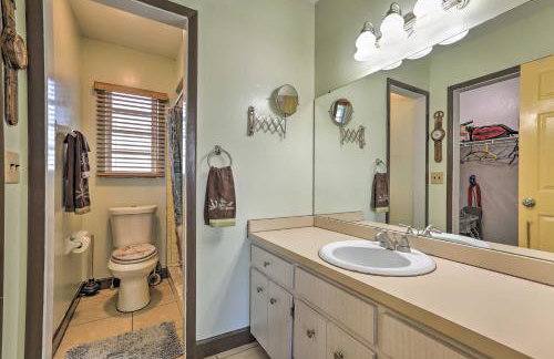 Canal-Front Retreat w/ Heated Pool & Hot Tub! - Foto 17