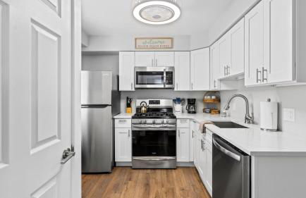 Modern Beach Retreat Sleeps 8 - Big Yard & BBQ - Foto 12