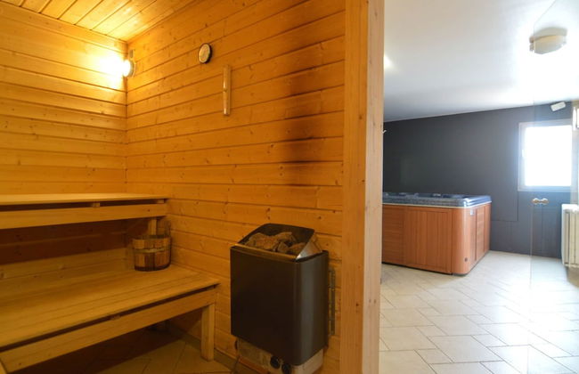 Gorgeous Holiday Home in Waimes With In-house Theatre & Pool - Photo 22