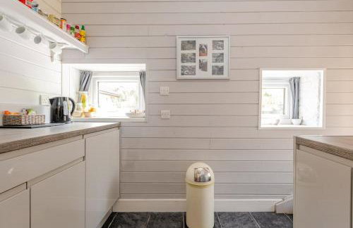 The Scullery - a quirky annex with wood fire - Foto 23