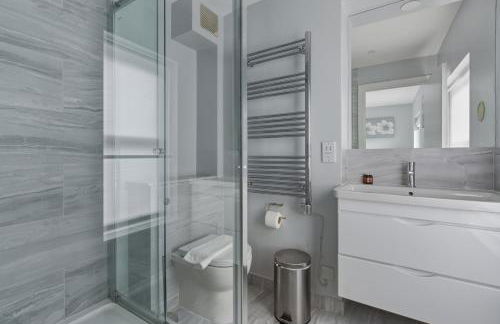 Stylish 2BR Retreat Steps from Kings Cross - Foto 17